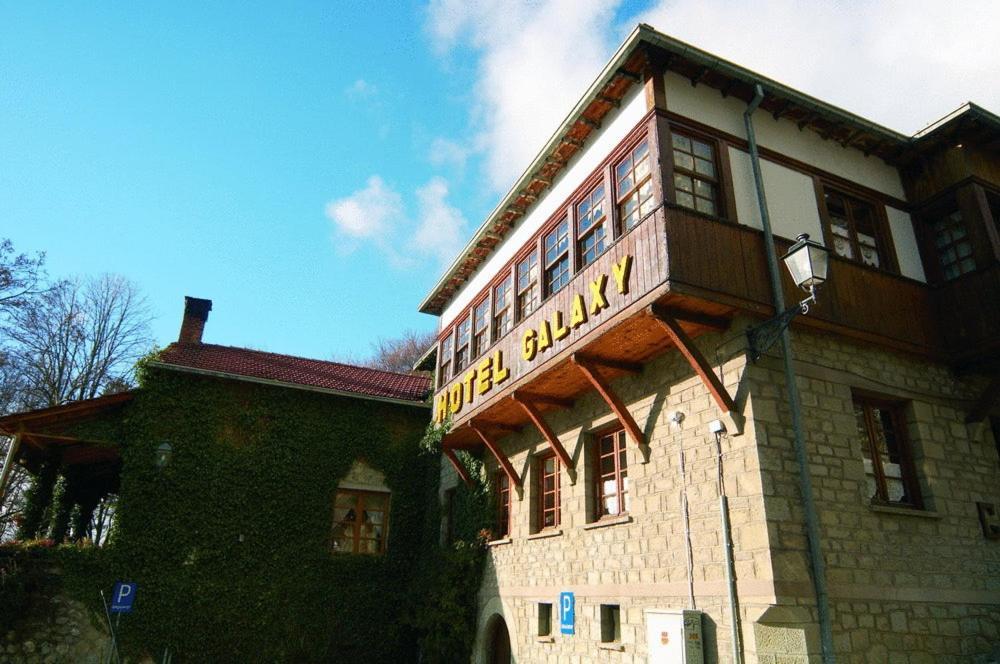 מצובון Hotel Galaxias מראה חיצוני תמונה